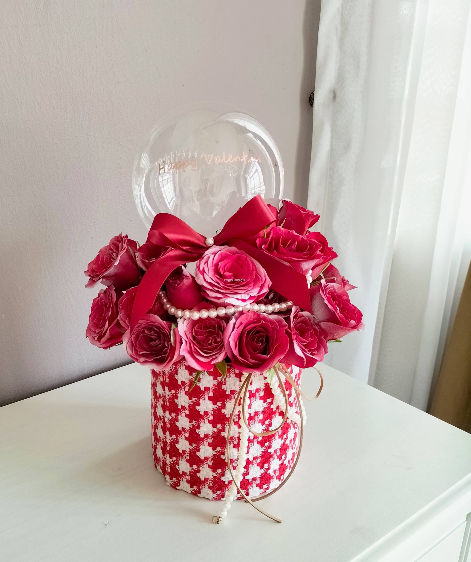 Pandora Galaxy Red Roses Hat Box Bouquet with Personalized Bobo Balloon