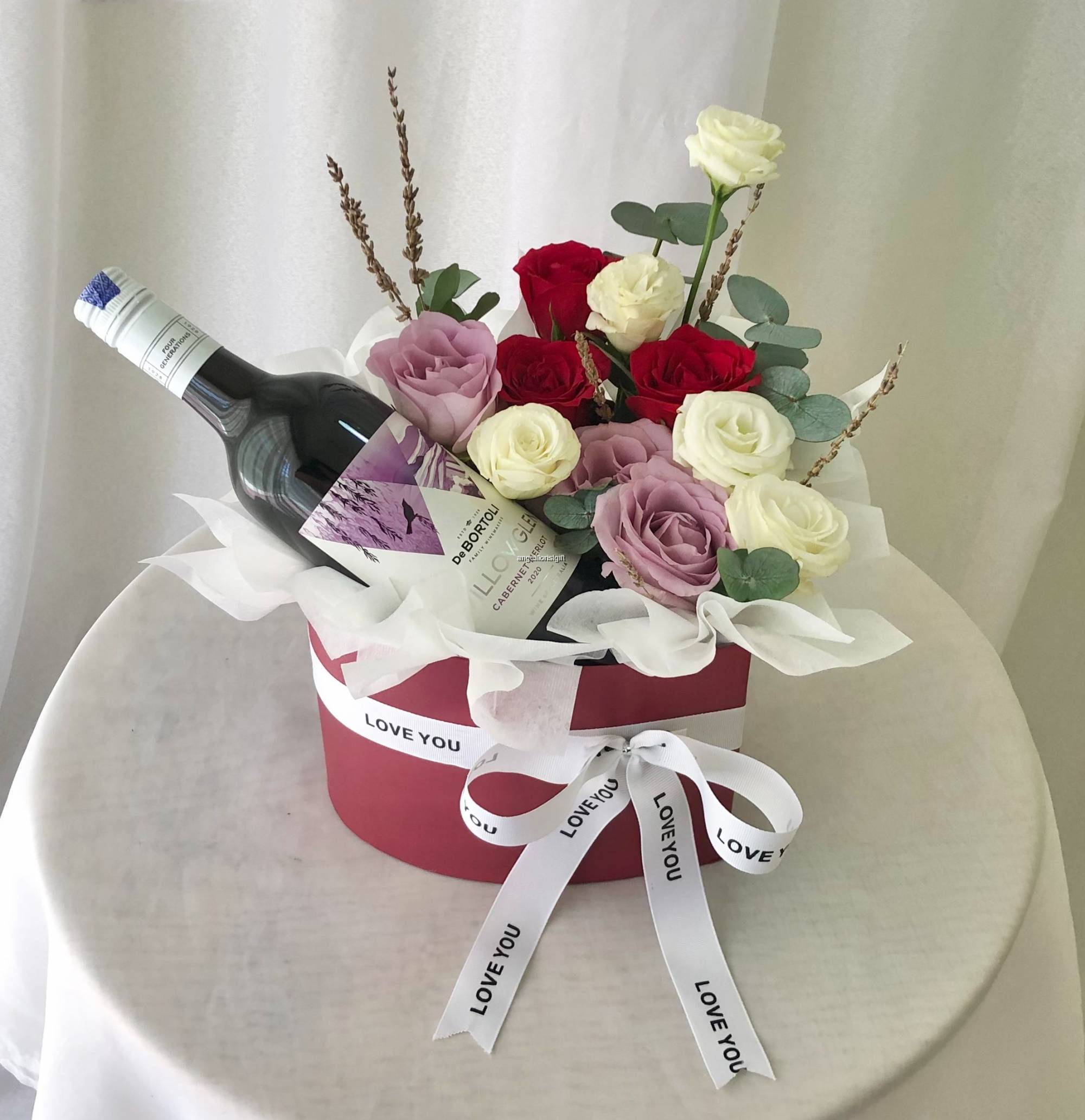 Red Roses and Wine Gift Set