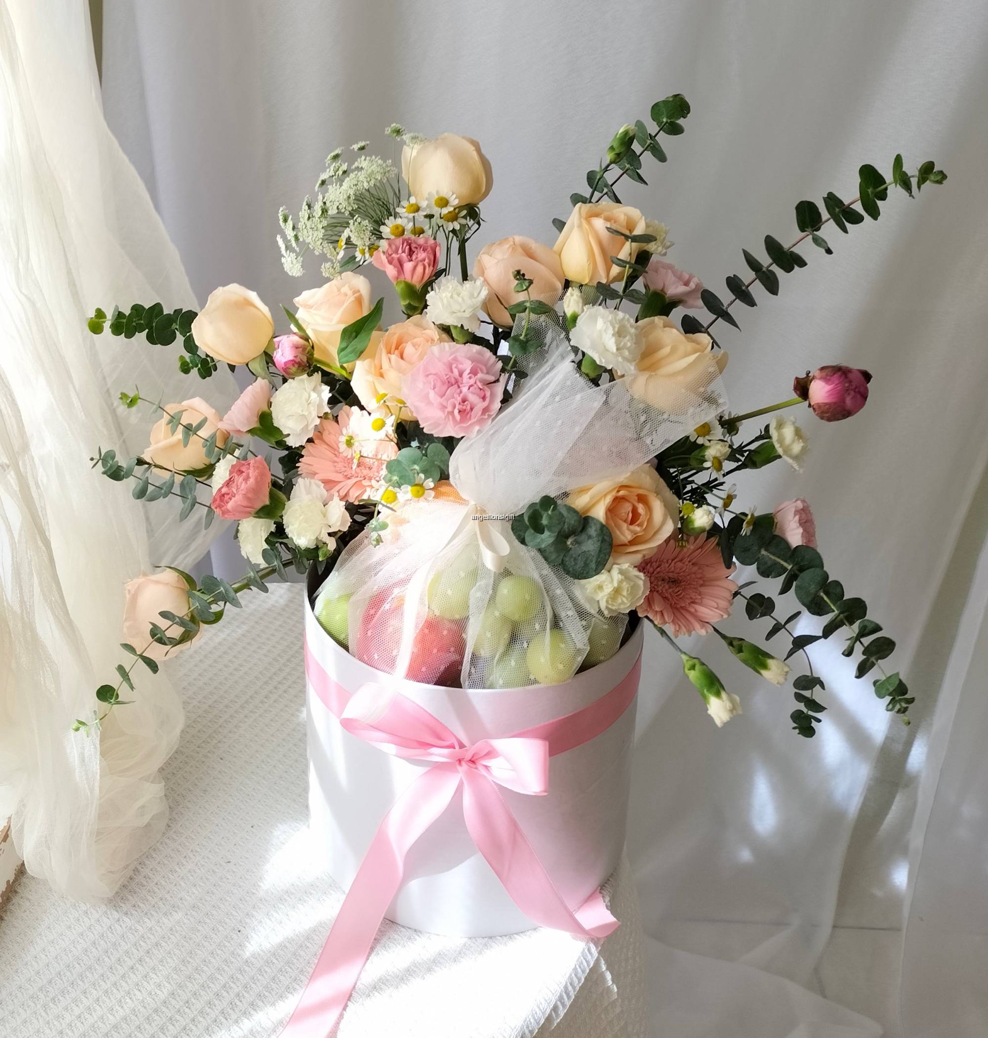 Faye Flowers and Fruits Gift Box