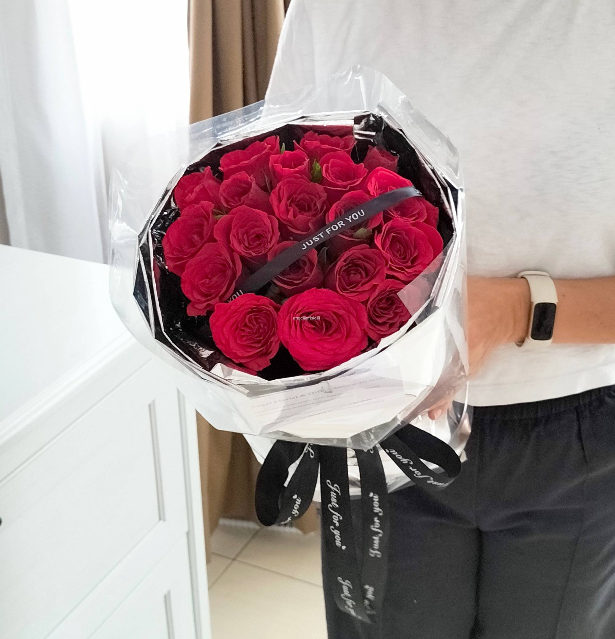 Alya Red Roses Round Bouquet